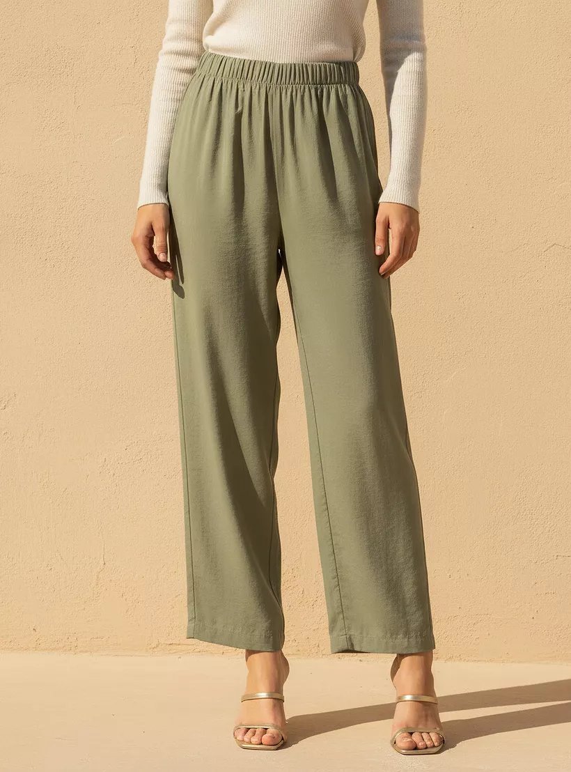 بنطلون بقصة مريحة وخصر مطاطي